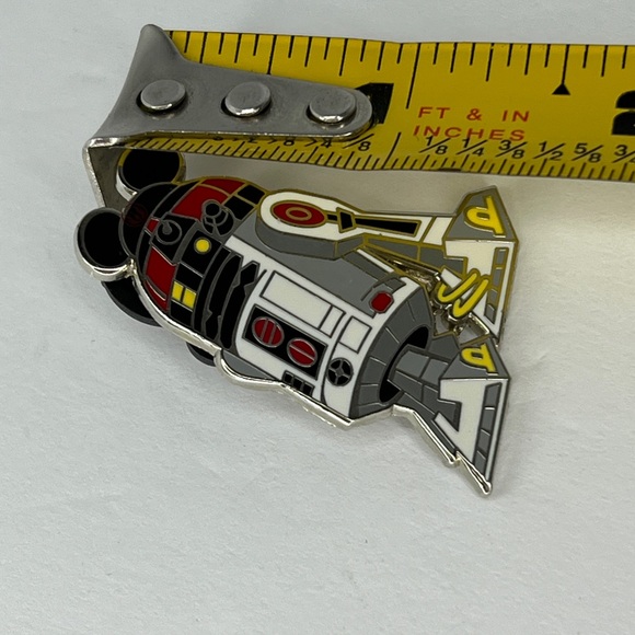 Disney Pin R2-MK Star Wars wearing Mickey Ears Astromech Droid 2010 - Picture 4 of 5
